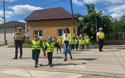 Napi cukiság: óvodások kérték az autósokat, hogy figyeljenek a zebránál