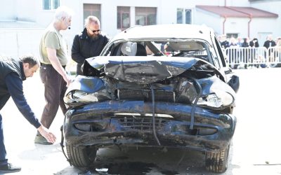 Tíz méter magasból zuhant le egy autó Szolnok belvárosában – galériával, videóval