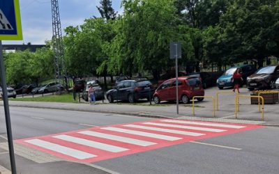 A gyermekek biztonságáért – piros keretes gyalogátkelő