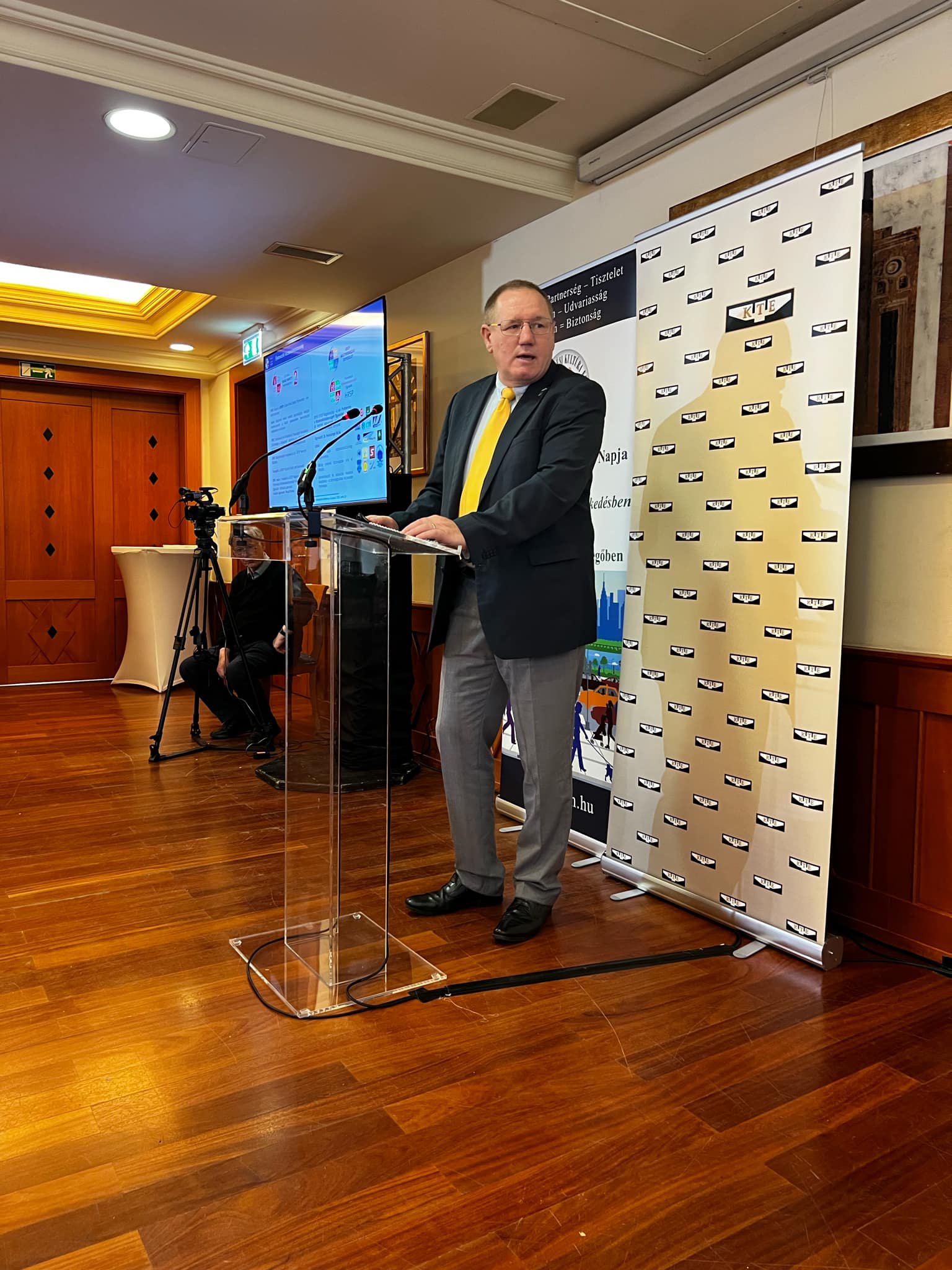 d2be31f9-e5bc-4d1f-87a1-8c8acfb2d15e